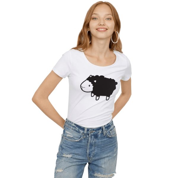 BO BRISTO THIS GIRL IS A BLK SHEEP COTTON LOGO SCOOP TEE 001